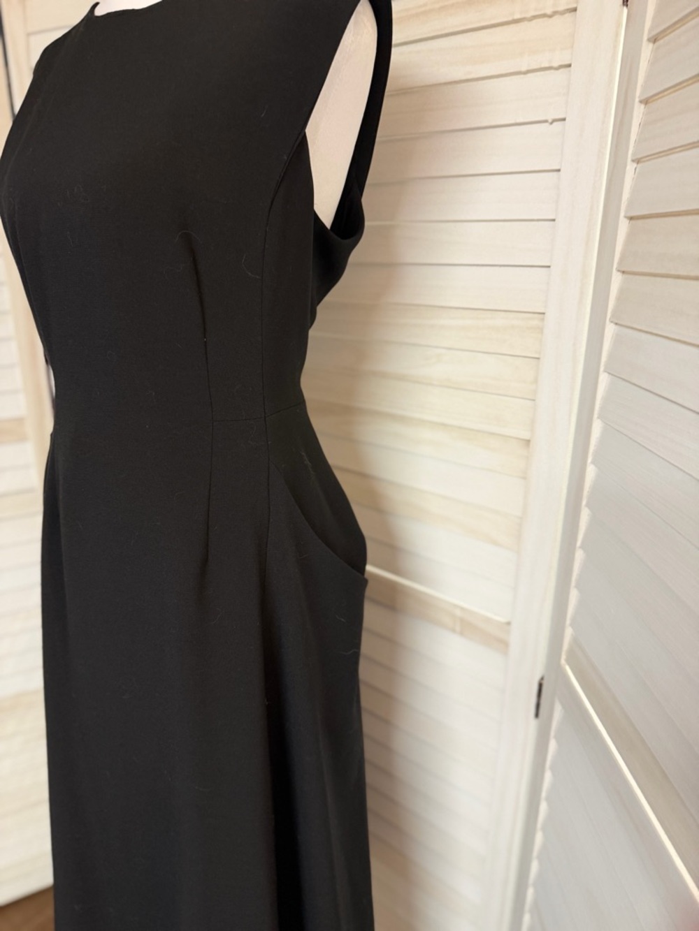 WHBM Dress Sz 8 A-Line classic black sheath dress Like New HAS POCKETS!!!!